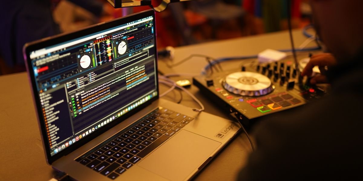 What Software Do DJs Use? The 2026 Guide to Choosing the Right Platform (and Not Regretting It) - hero image